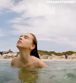Mulher Pelada Na Praia 10